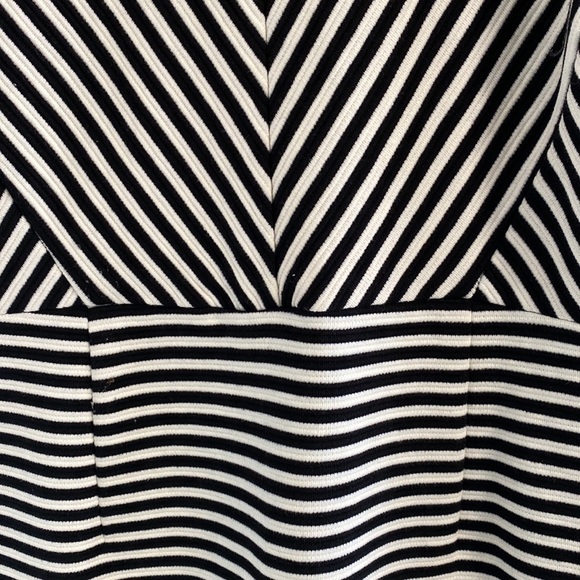 OLD NAVY Striped Halter Dress in Medium (NWOT) - Picture 6 of 8